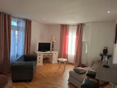 Télévision ou salle de divertissement dans l'établissement residence Saint Eloi