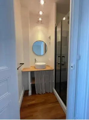 Salle de bains dans l'établissement 2 bedroom Apartment Reims
