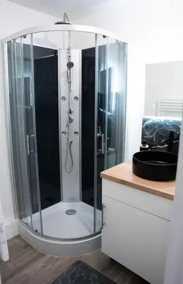 Salle de bains dans l'établissement L' escale SAINT ANNE
