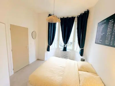 Un ou plusieurs lits dans un hébergement de l'établissement Appartement charmant au pied de la Basilique