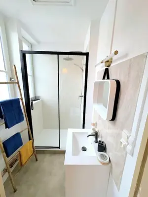 Salle de bains dans l'établissement Appartement charmant au pied de la Basilique
