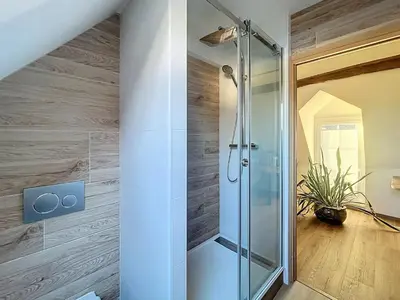 Salle de bains dans l'établissement Longère Andrea - Piscine & Foret