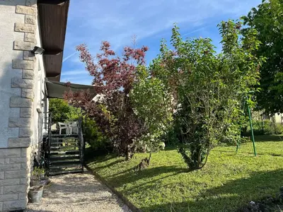 Jardin de l'établissement Maison familiale, 3 chambres avec grand jardin, au cœur de la Champagne - proche A26-Sortie 17