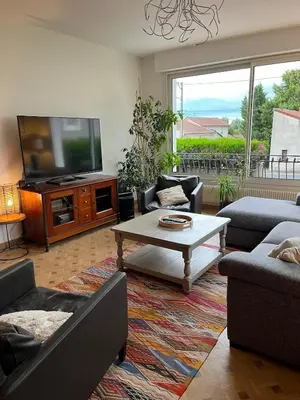 Télévision ou salle de divertissement dans l'établissement Maison familiale, 3 chambres avec grand jardin, au cœur de la Champagne - proche A26-Sortie 17