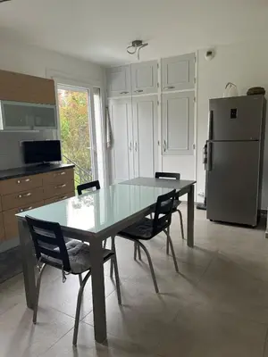 Cuisine ou kitchenette dans l'établissement Maison familiale, 3 chambres avec grand jardin, au cœur de la Champagne - proche A26-Sortie 17