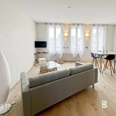 Télévision ou salle de divertissement dans l'établissement L'Échapée Z'Aisne