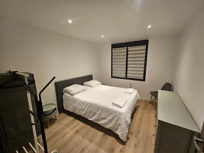 Un ou plusieurs lits dans un hébergement de l'établissement Appartement 75m2 neuf 15 min centre ville