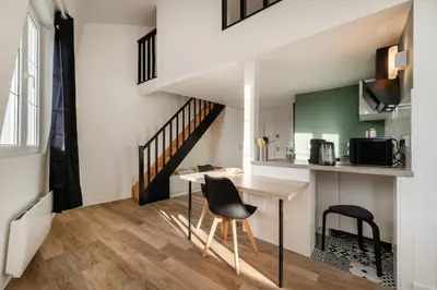 Cuisine ou kitchenette dans l'établissement Le Petit Saint Martin - Duplex - Cœur de ville