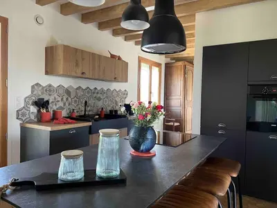 Cuisine ou kitchenette dans l'établissement La ferme du bois