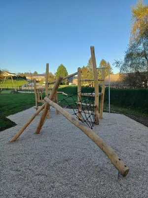 Aire de jeux pour enfants de l'établissement Chez Juline charmante maison de plain pied à la campagne et au calme