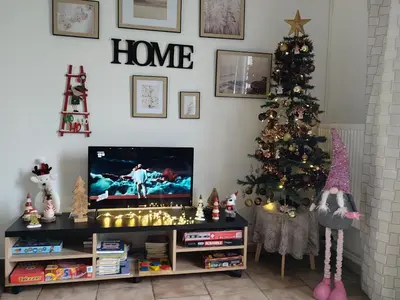 Télévision ou salle de divertissement dans l'établissement Chez Juline charmante maison de plain pied à la campagne et au calme