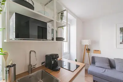 Télévision ou salle de divertissement dans l'établissement FLORA,centre Reims,parking privé