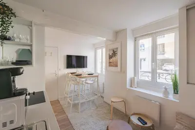 Télévision ou salle de divertissement dans l'établissement Oscaria, centre Reims, plein pied