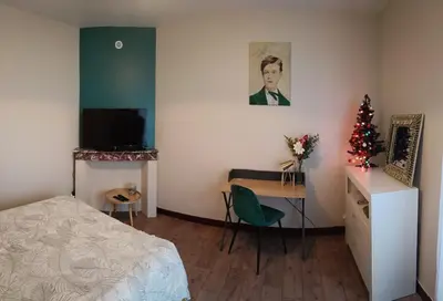 Télévision ou salle de divertissement dans l'établissement Chez Philippe