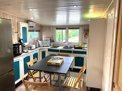 Cuisine ou kitchenette dans l'établissement Le pecheur de la semoy