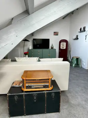 Télévision ou salle de divertissement dans l'établissement VESLE Studio lumineux en hyper centre de Reims