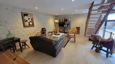Coin salon dans l'établissement La grange 1830, l'authenticité