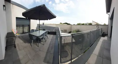 Balcon ou terrasse dans l'établissement Bel appartement 140m2, terrasse au calme 20m2