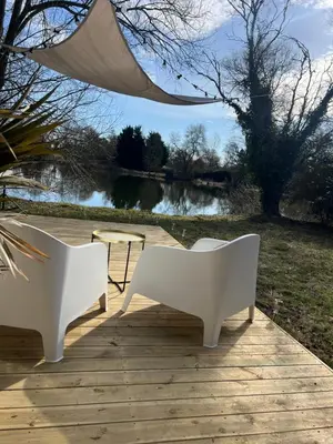 Paysage naturel près de la tente de luxe