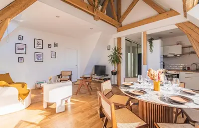Cuisine ou kitchenette dans l'établissement Appartement centre-ville Reims vue Cathédrale