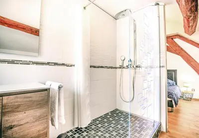 Salle de bains dans l'établissement Suite Premium 4 étoiles, spacieux avec sauna et extérieur