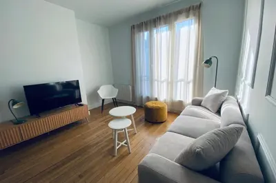 Télévision ou salle de divertissement dans l'établissement Apart'Champagne Les Deux Ponts station & center