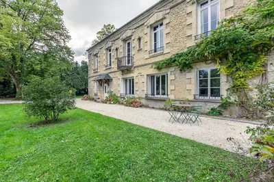 Jardin de l'établissement Le Manoir du Cèdre - 7 minutes from Pierrefonds