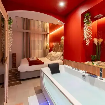 Suite bien être - Sauna & Spa privatif - Baliroom Château Thierry