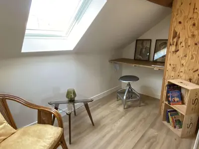 Bibliothèque dans la maison de vacances