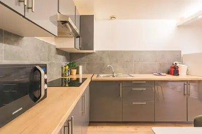 Cuisine ou kitchenette dans l'établissement Le Pastel - 10 couchages - proche Cathédrale