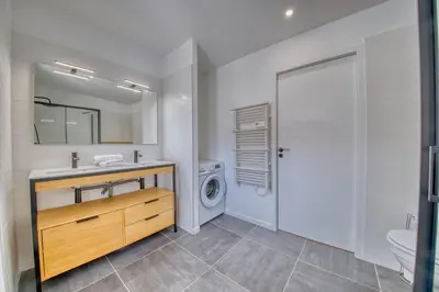Salle de bains dans l'établissement Antibes