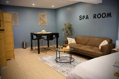 Coin salon dans l'établissement Suite, Hammam, Sauna, et Jacuzzi