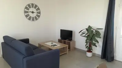 Télévision ou salle de divertissement dans l'établissement Agréable maison à Antheuil Portes
