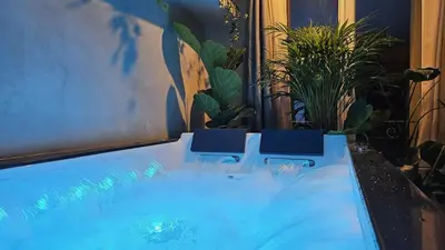 Piscine de l'établissement La Suite Chêne ou située à proximité