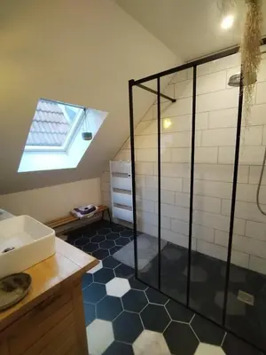 Salle de bains dans l'établissement Appartement cœur de ville, studio artistique