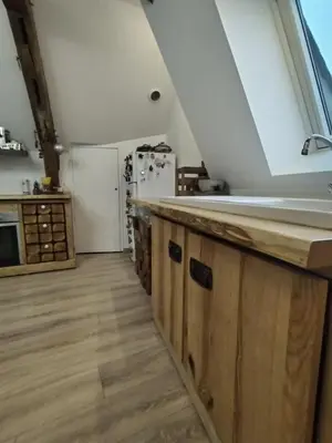 Cuisine ou kitchenette dans l'établissement Appartement cœur de ville, studio artistique