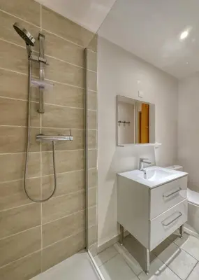 Salle de bains dans l'établissement Le Margnotin