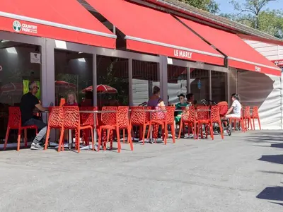 Restaurant ou autre lieu de restauration dans l'établissement Camping maeva Escapades Country Park - Touquin