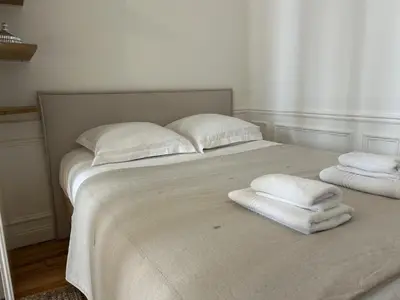 Un ou plusieurs lits dans un hébergement de l'établissement La Suite Carmen - Hypercentre de Reims