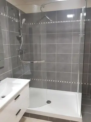 Salle de bains dans l'établissement Appartement en duplex, proche du centre ville, parking privé