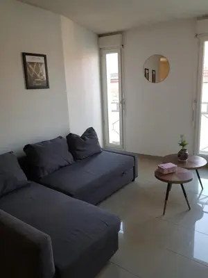 Coin salon dans l'établissement Appartement en duplex, proche du centre ville, parking privé