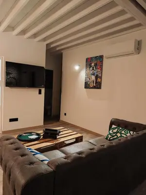 Télévision ou salle de divertissement dans l'établissement Le Grenier
