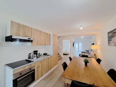 Cuisine ou kitchenette dans l'établissement Mascate - Appartement avec terrasse privée et climatisation