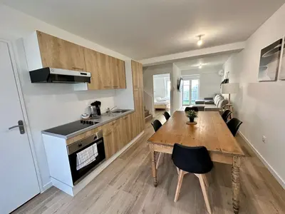 Cuisine ou kitchenette dans l'établissement Mascate - Appartement avec terrasse privée et climatisation