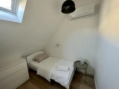 Un ou plusieurs lits dans un hébergement de l'établissement Mascate - Appartement avec terrasse privée et climatisation