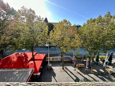 Jardin de l'établissement Petra - Le confort à portée de main