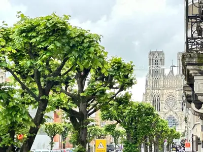 Vue générale sur Reims ou vue de la ville depuis l'appartement