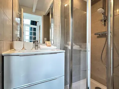 Salle de bains dans l'établissement Libergier superbe T2 à côté de la cathédrale