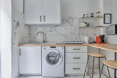 Cuisine ou kitchenette dans l'établissement Château Émeraude, T2 hypercentre, Terrasse, Charme et détente