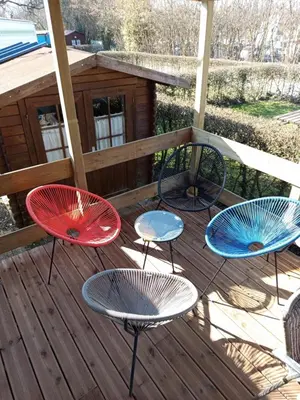 Balcon ou terrasse dans l'établissement Mobil-home rénové tout confort, terrasse couverte, climatisation, arrivée autonome
